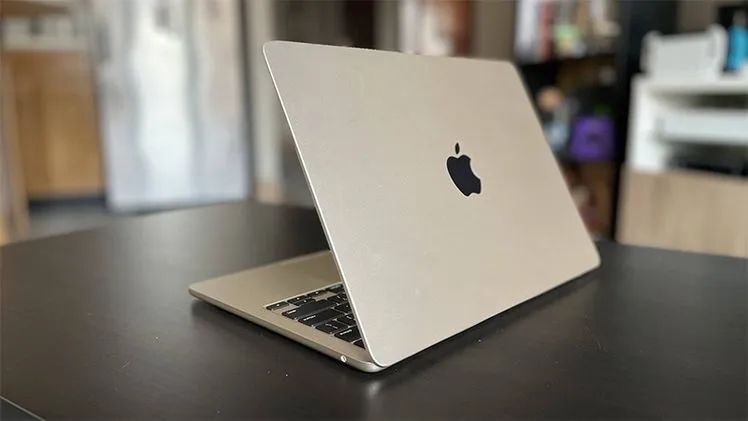 Macbook M2